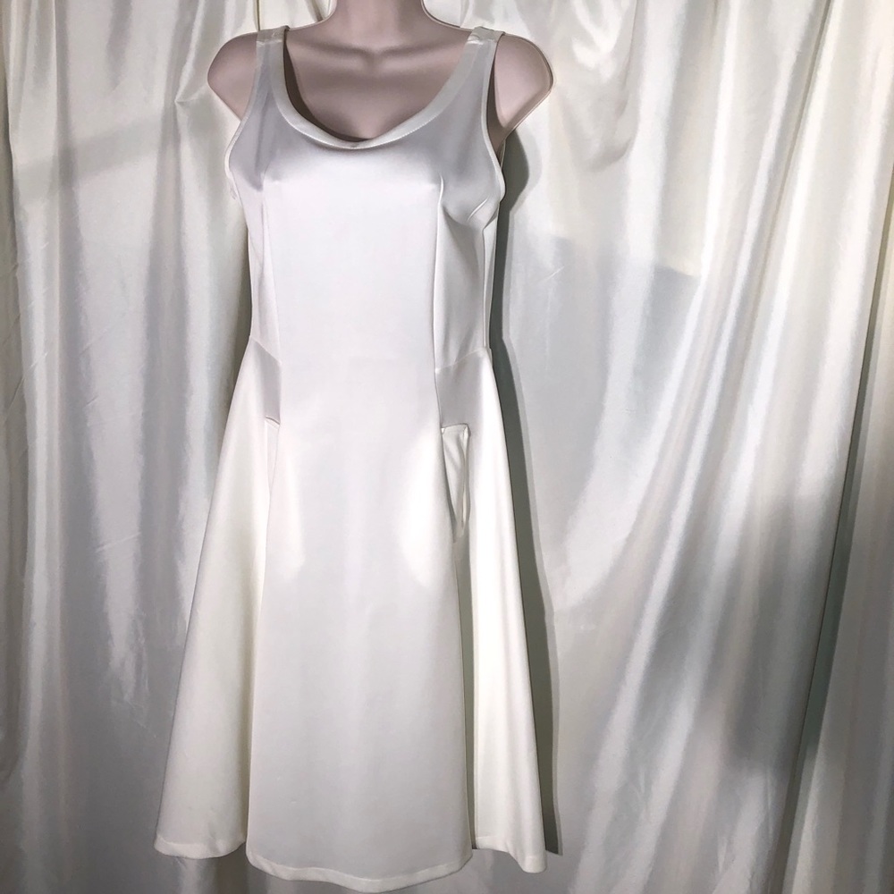 White pockets scoop neck swing dress